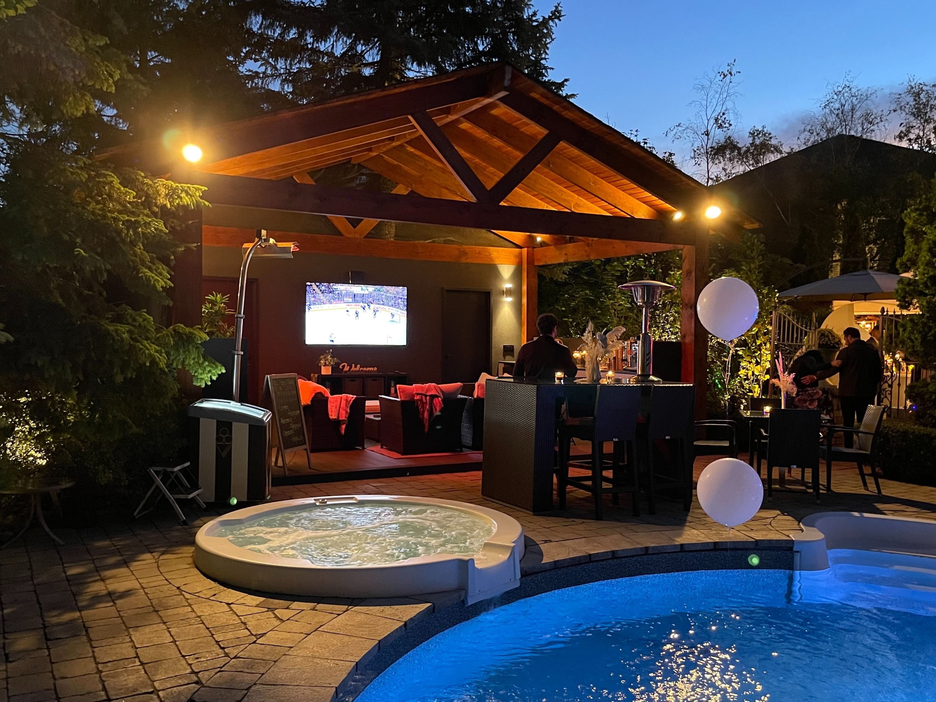 Gallery - Vaughan Cabana 2 Image -686597de4e55c