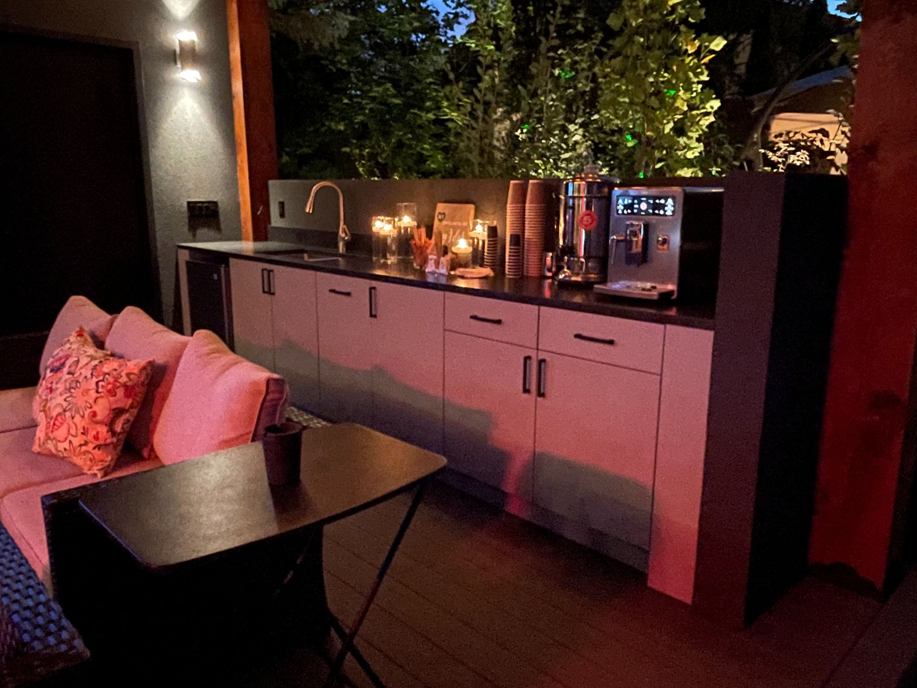 Gallery - Vaughan Cabana 2 Image -686597e2f40b1