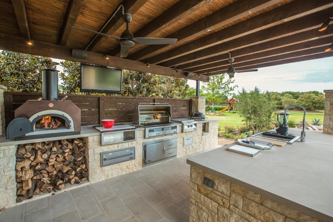 Outdoor Pizza Oven Kitchen | Trimatrix Construction Inc.