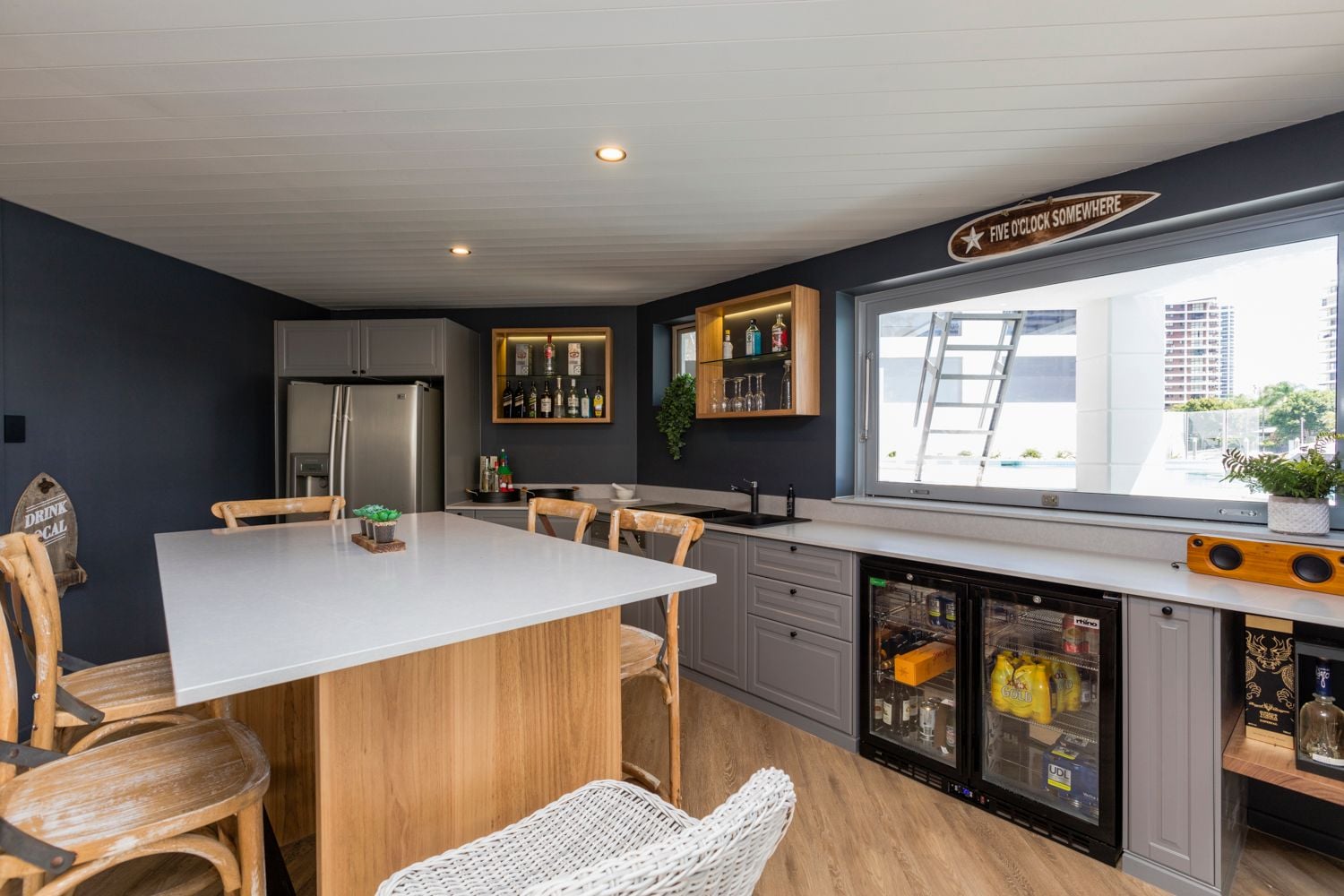 Macintosh Island Image -5a5ae4c7338c9