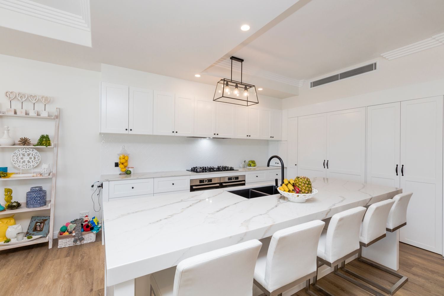 Macintosh Island Image -5a5ae4ea5f6cd