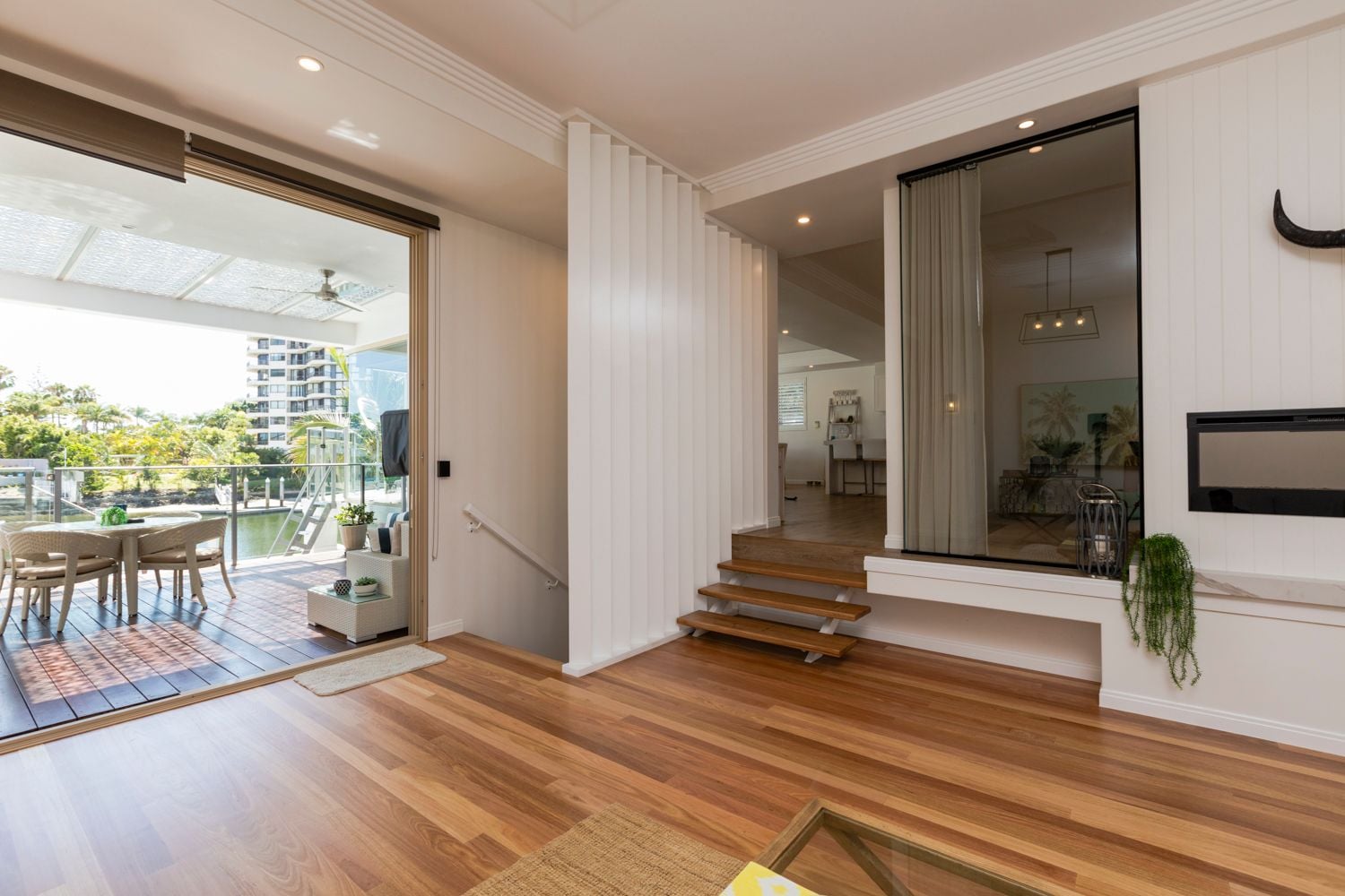 Macintosh Island Image -5a5ae4fe80e94