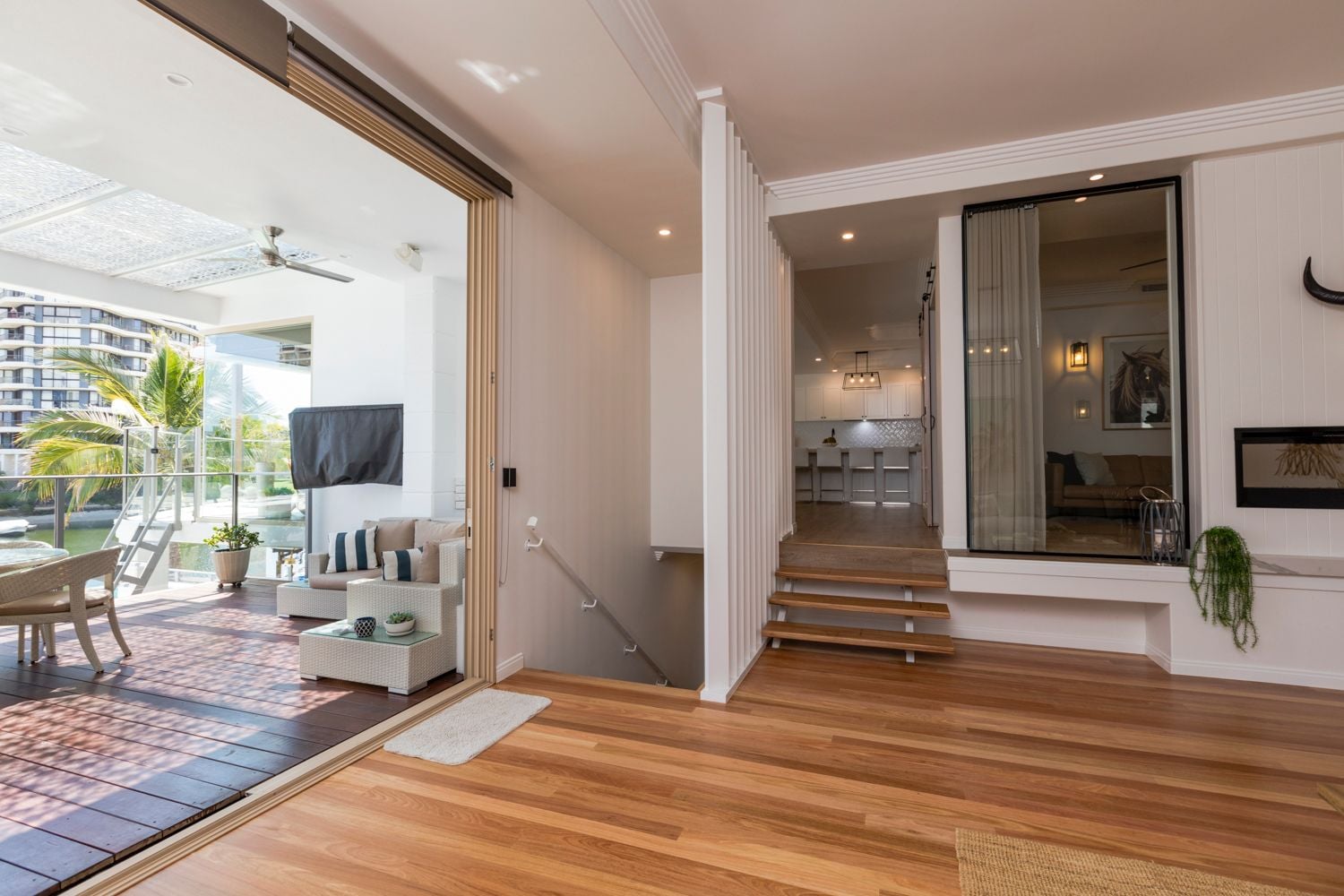 Macintosh Island Image -5a5ae5084afb0