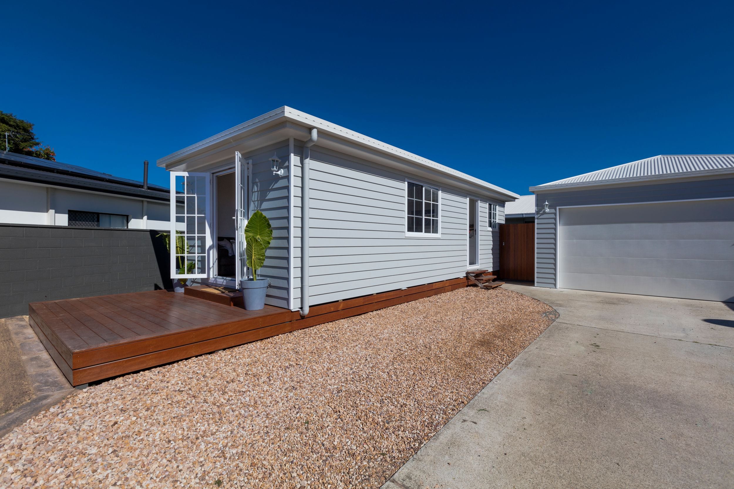 Granny Flat | Mermaid Waters Image -5f0d0486616ef