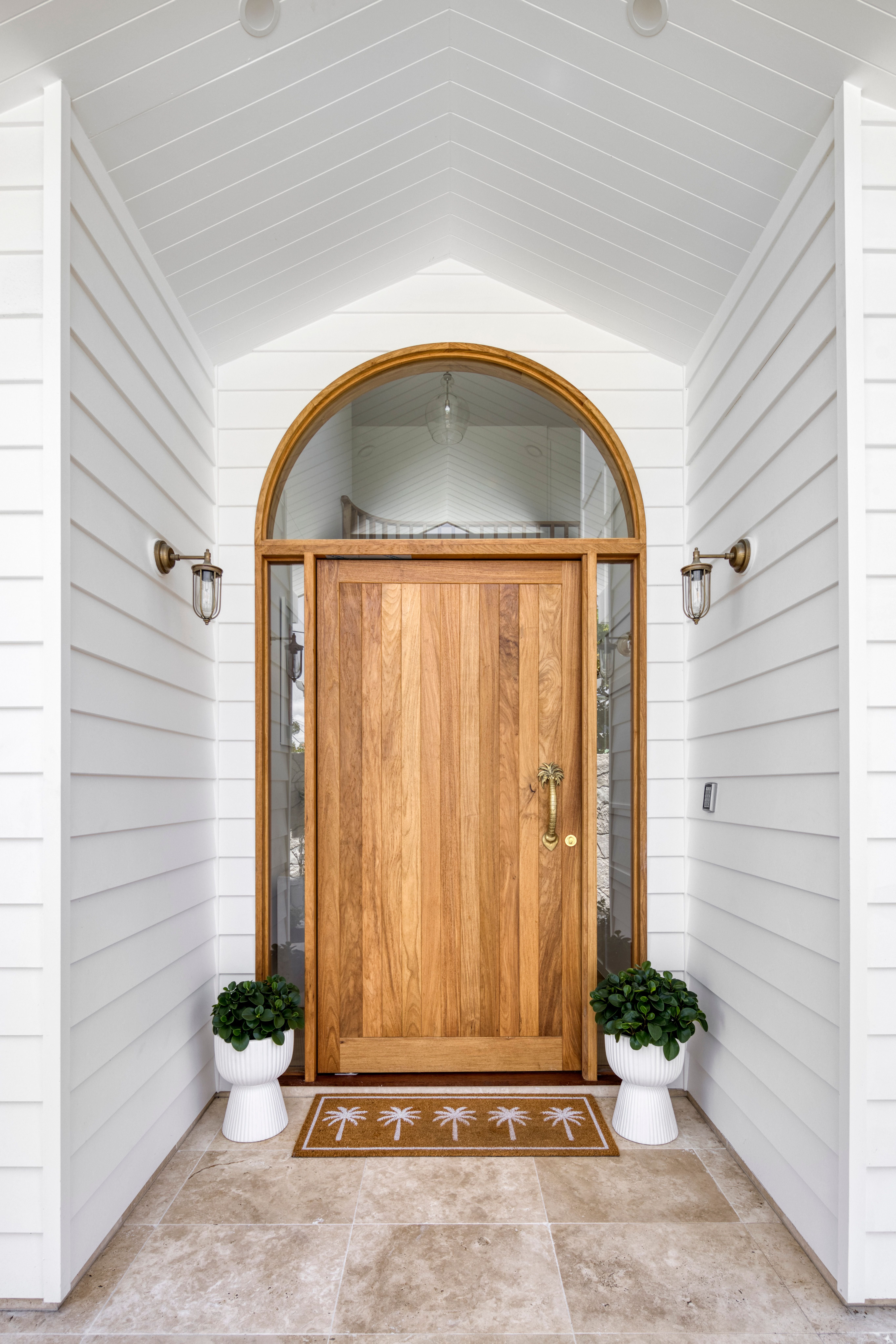 Main Beach Image -63d71fe38f816