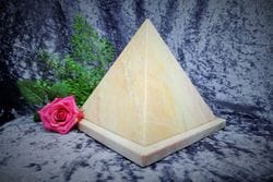 Pyramid Urn pink medium 01