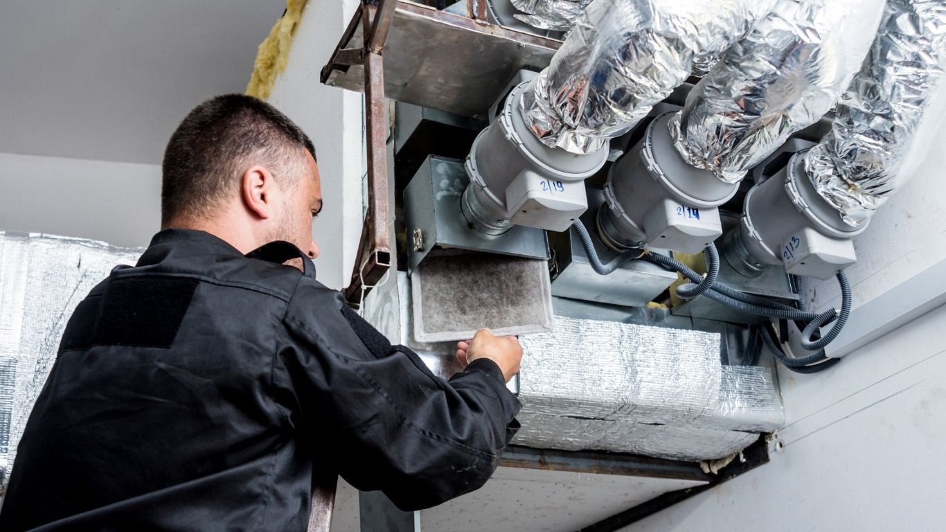 How Preventative HVAC Maintenance Reduces Operating Costs for Commercial Buildings How Preventative HVAC Maintenance Reduces Operating Costs for Commercial Buildings