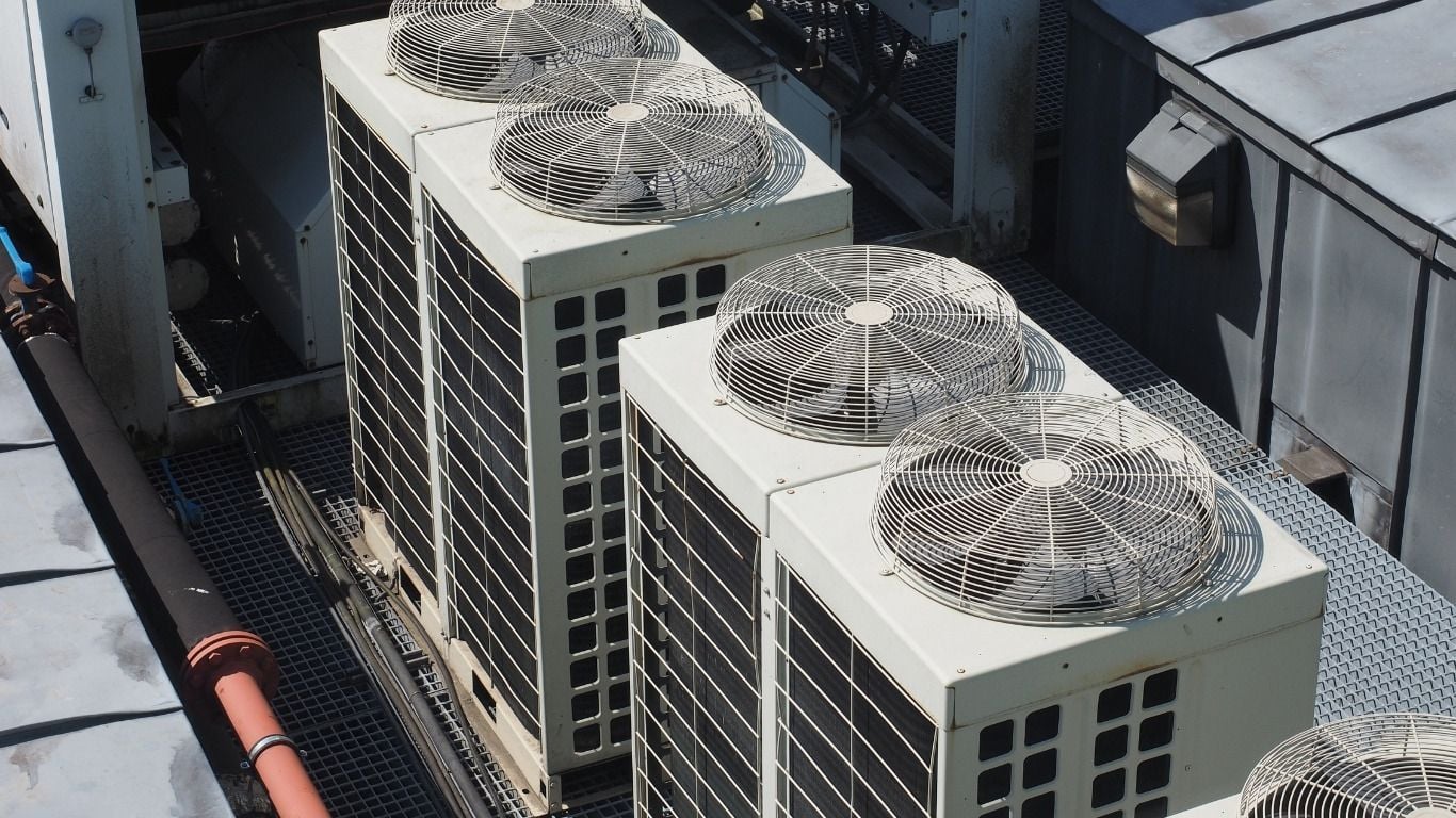 How Commercial Heating and Cooling Systems Reduce Operating Costs How Commercial Heating and Cooling Systems Reduce Operating Costs