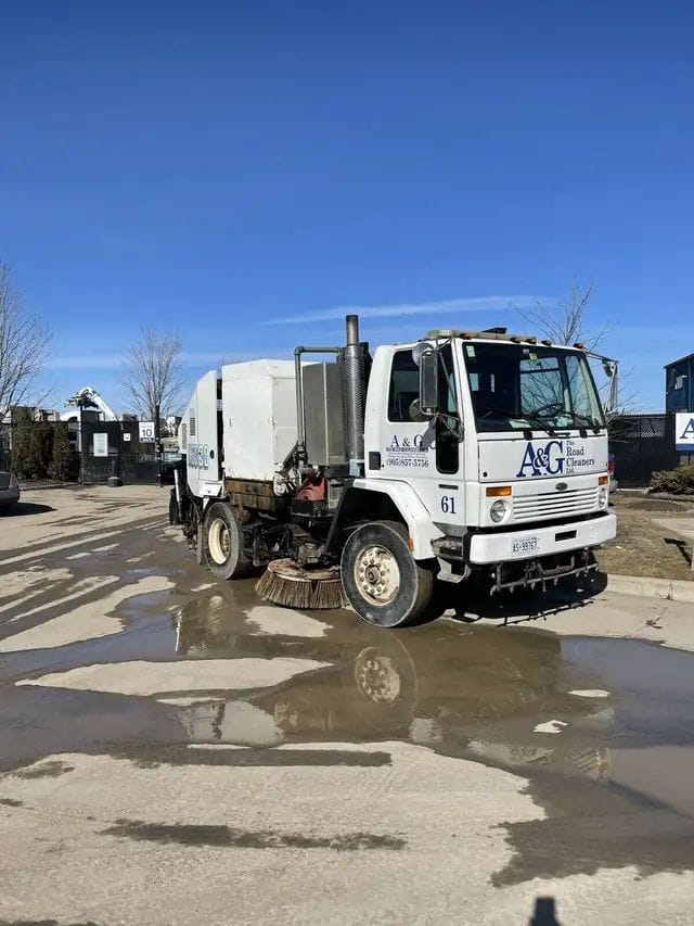 2007 Schwarze M6000 TWIN ENGINE SWEEPER