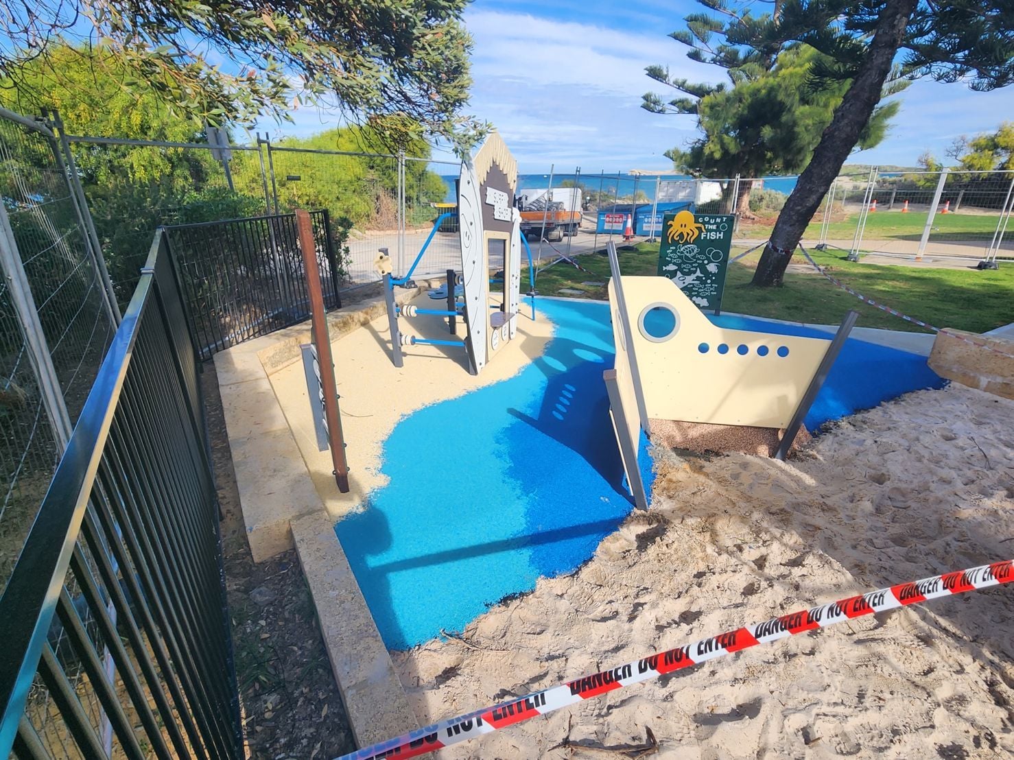 Shipwreck - City of Rockingham - Perth Playground and Rubber Image -6482b25bd073e