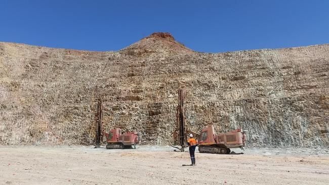 Redline Gallery Image -5c661c4fcec24