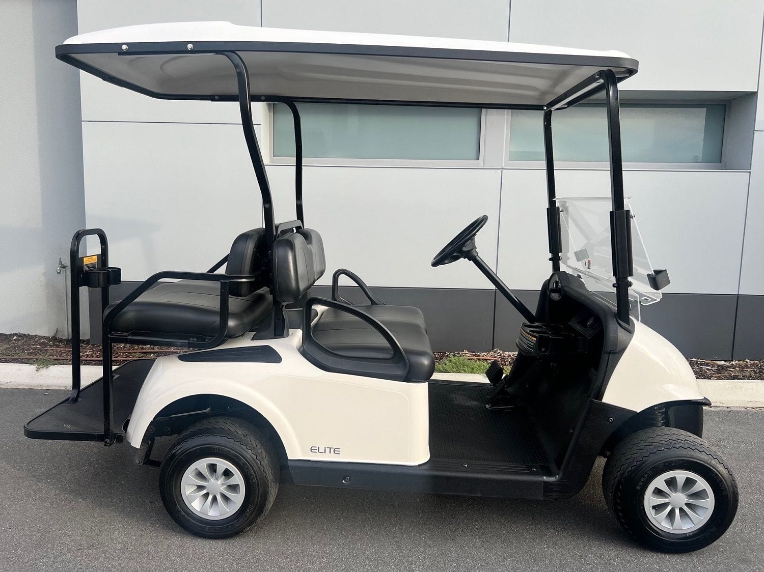 E-Z-GO RXV ELiTE (Lithium) 4-Seater Golf Cart