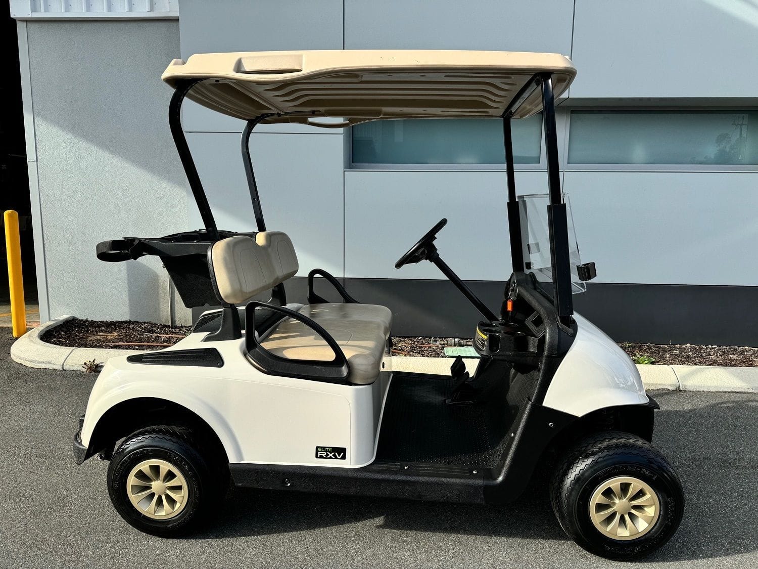 E-Z-GO RXV ELiTE (Lithium) Golf Car