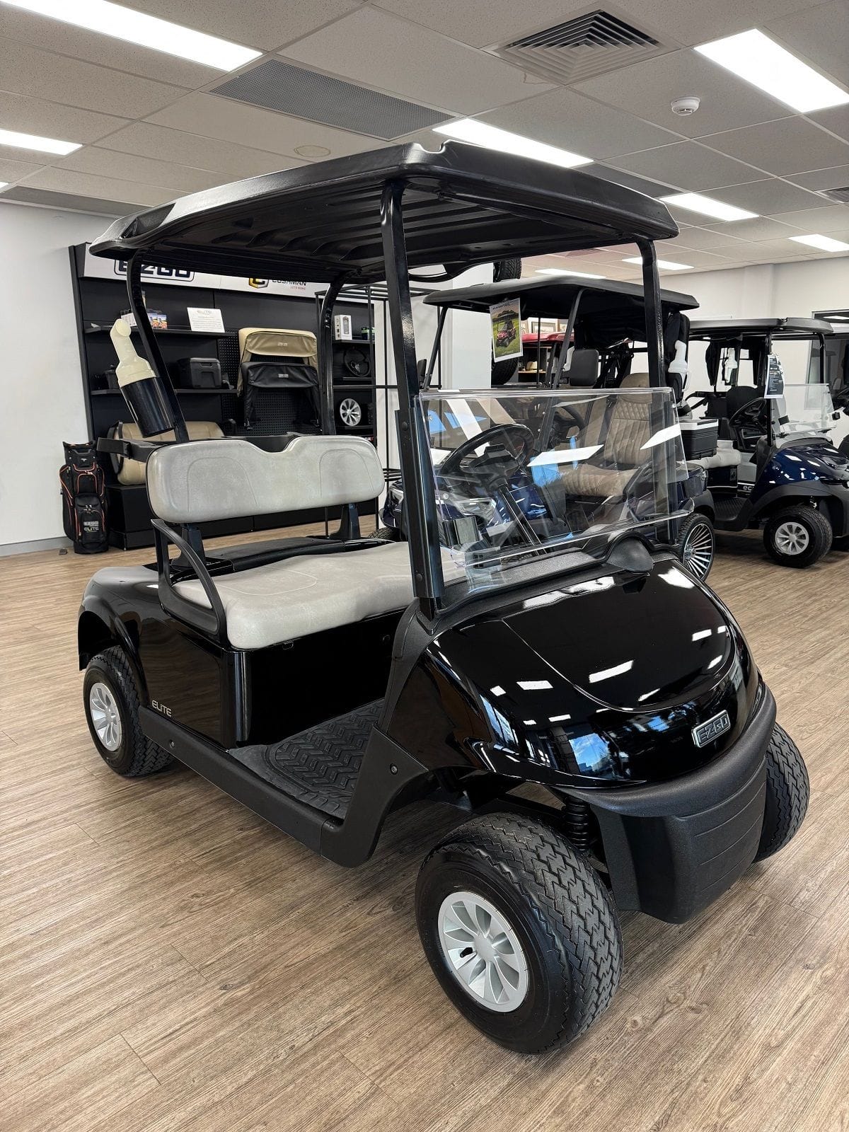E-Z-GO RXV ELiTE (LITHIUM) Golf Car