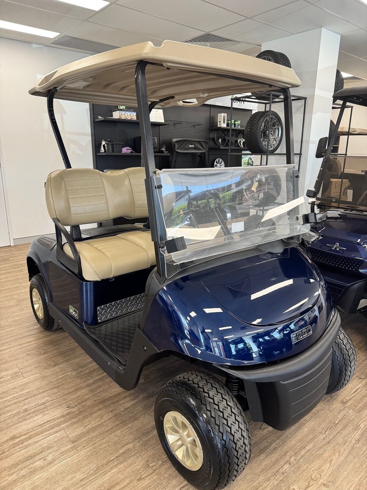 E-Z-GO RXV ELiTE (LITHIUM) Golf Car