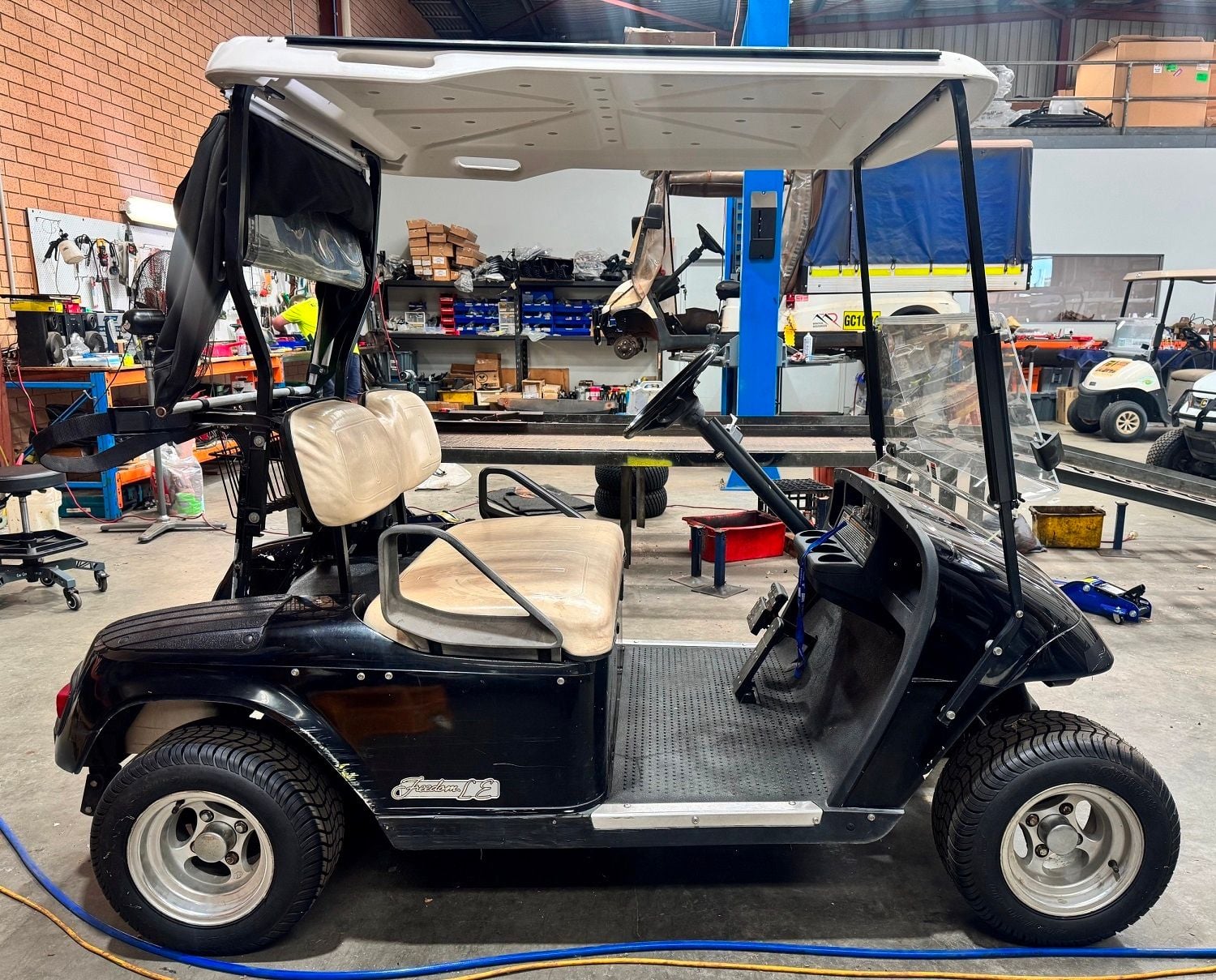 E-Z-GO TXT Freedom Golf Car