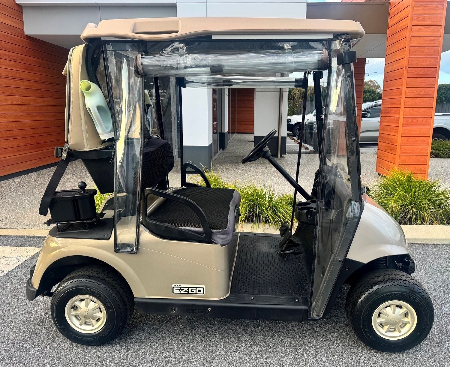 E-Z-GO RXV (48v) Golf Car