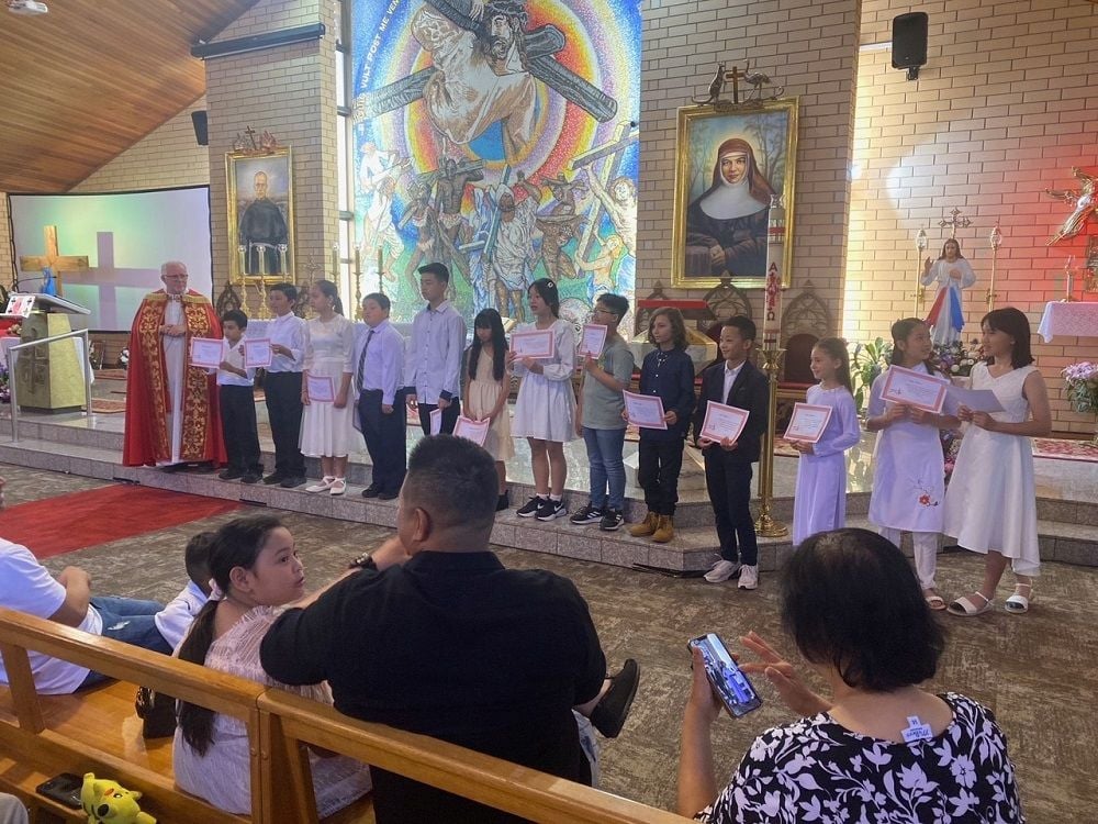 Confirmation 2023 Image -65150e3527417