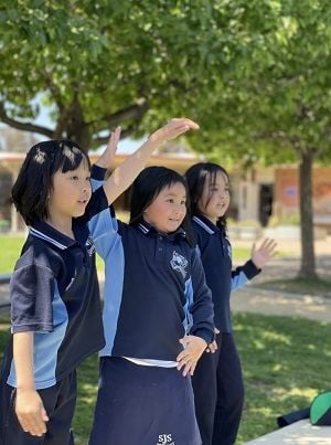 R/1 Footsteps Image -65498061a380e