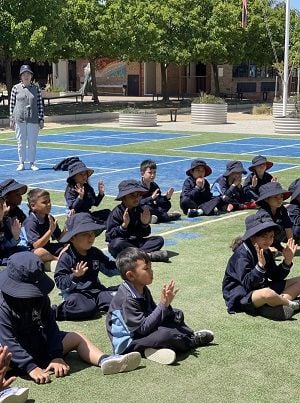 R/1 Footsteps Image -65498062406fd