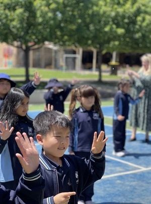 R/1 Footsteps Image -654980629bd3d