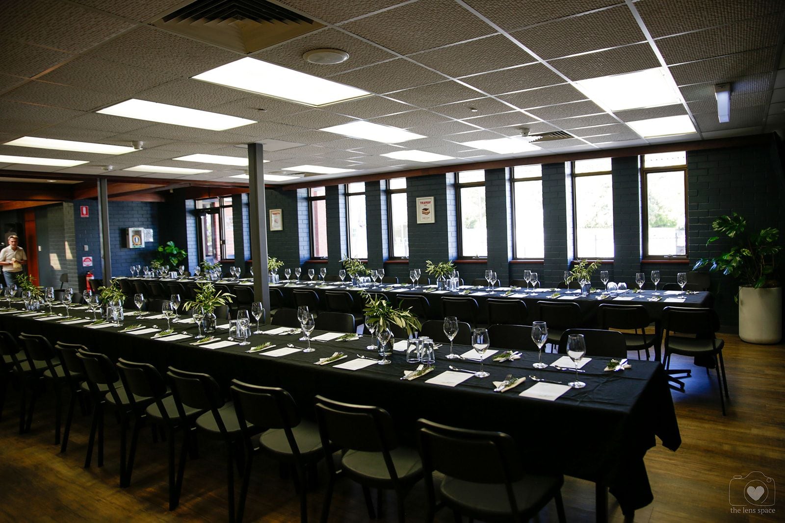 Cafe Holden Hill Image -689bef8f592d1