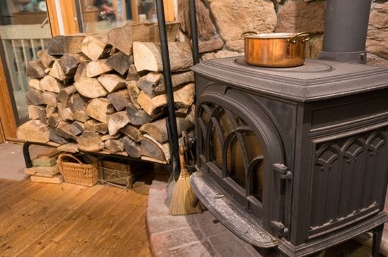 The Advantages of Using a Wood-Burning Cook Stove Oven for Cooking