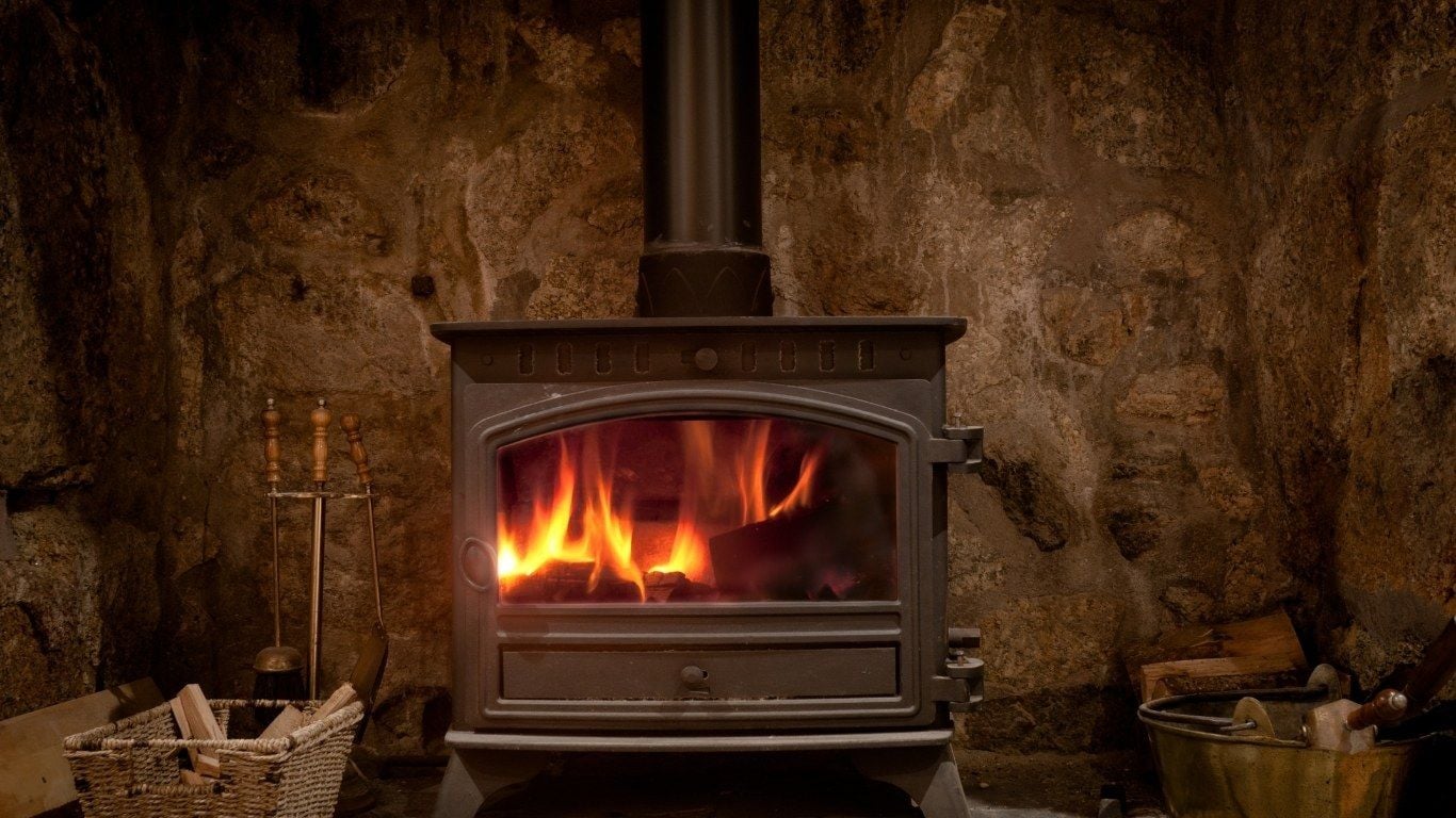Best Wood Cook Stove for Off-Grid Living in Canada: What Homeowners Need to Know