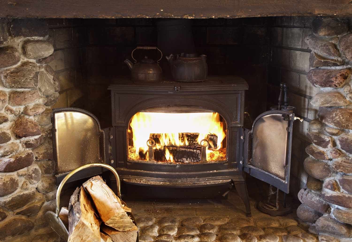 Wood Cook Stove vs Wood Stove: What's the Difference in Canada? Wood Cook Stove vs Wood Stove: What's the Difference in Canada?