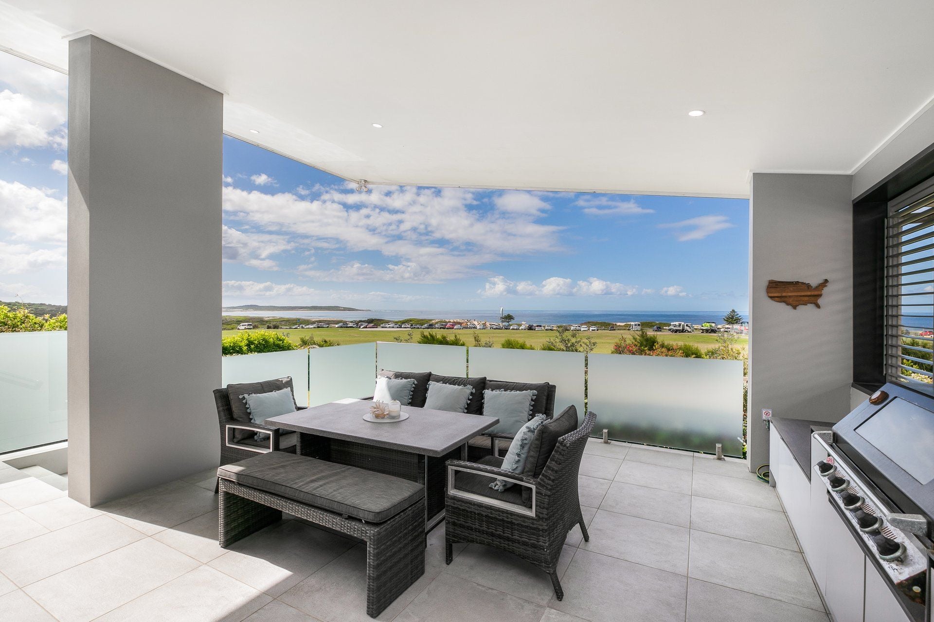 Shorebird Parade, Green Hills Image -65541db907d30