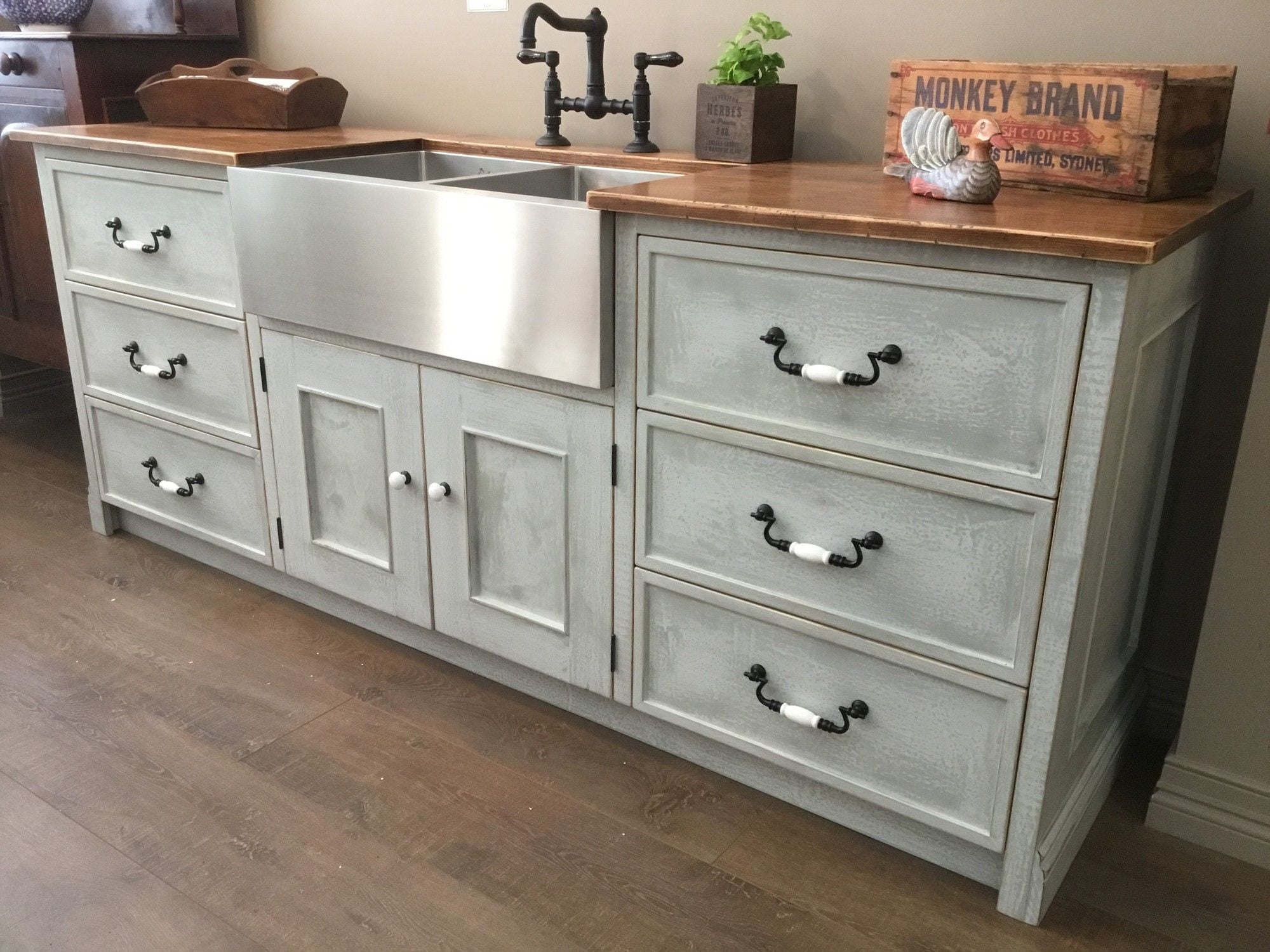 Kitchen Bench with Apron Front Sink0001