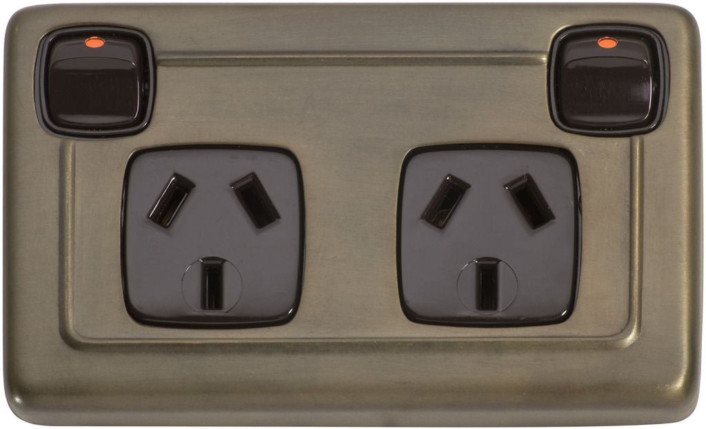 Double Power Point Antique Brass/Brown5849