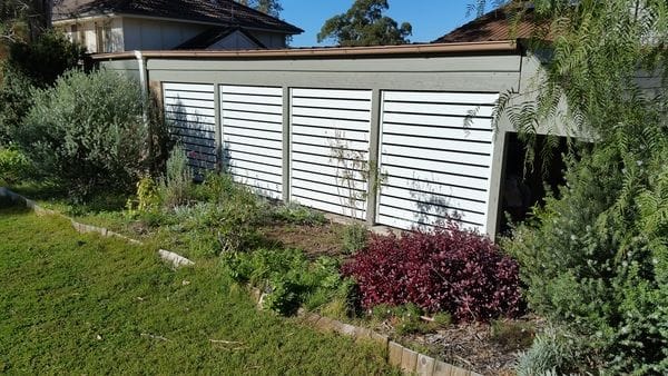 white-alum-slat-screens-on-carport