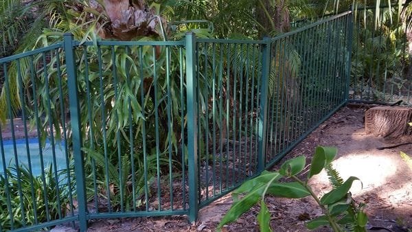 cottage-green-pool-fence_St-Ives