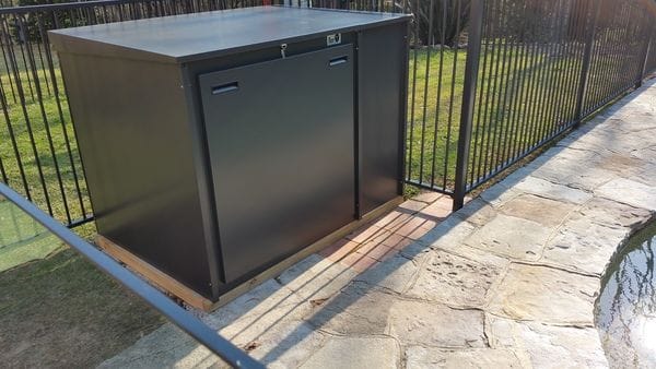 Westleigh_combination-alum---glass-pool-fence---sheet-steel-filter-box