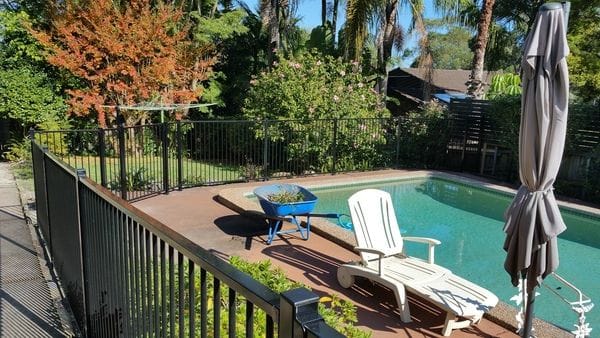 Hornsby_raked-pool-fence---slat-screens