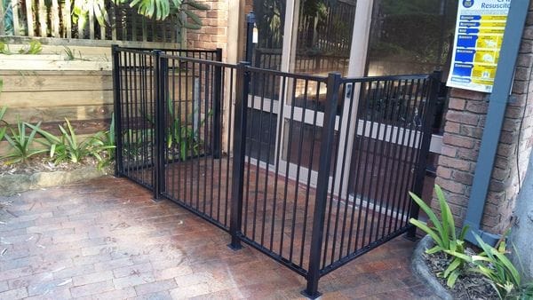 Roseville_tubular-pool-fence-rumpus-door-alcove
