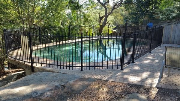 black-alum-pool-fence-to-isolate-pool_Mt-Colah