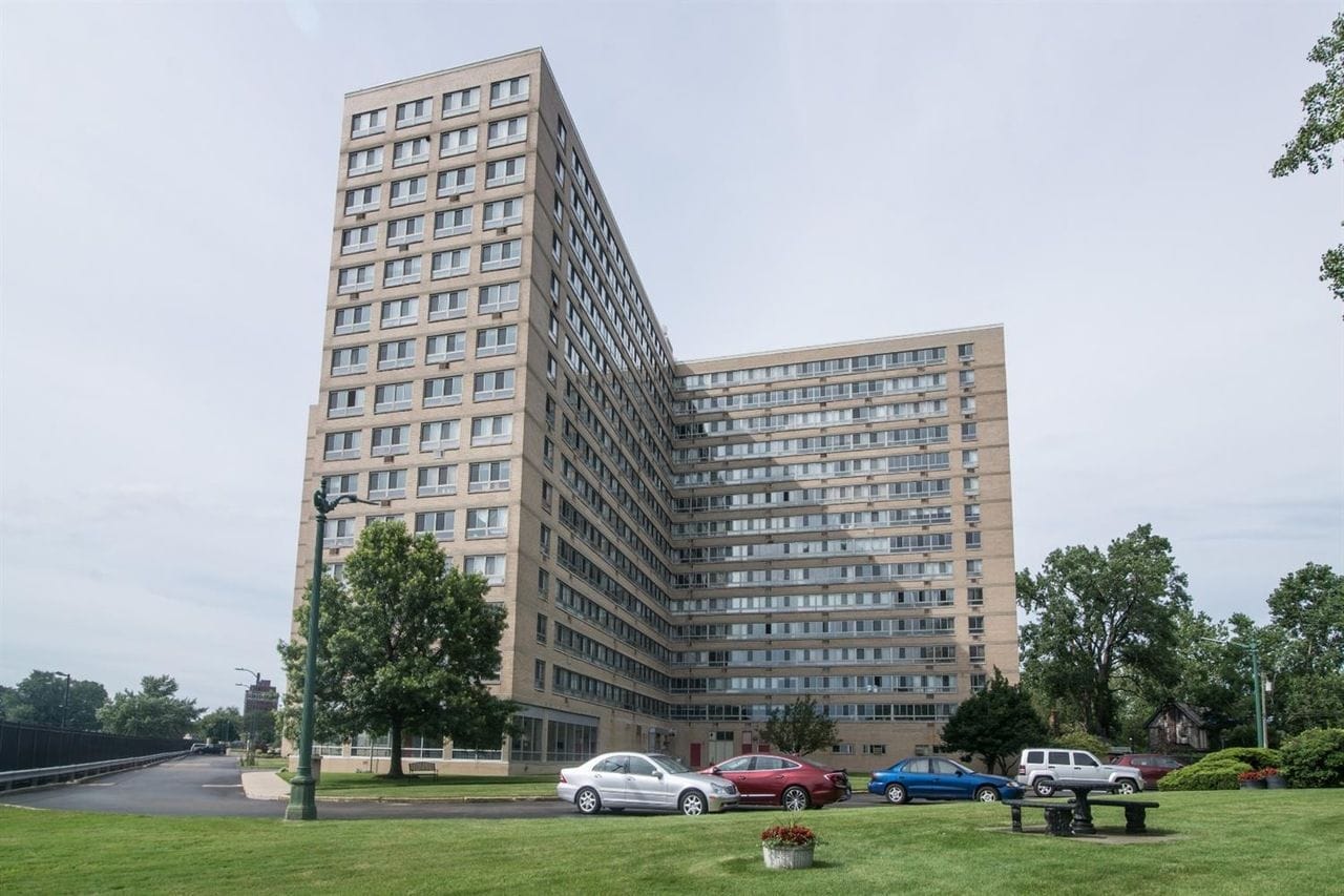 8900 E Jefferson Ave APT 729 Detroit MI 48214 | Cashflowpositive.com 8900 E Jefferson Ave APT 729 Detroit MI 48214 | Cashflowpositive.com