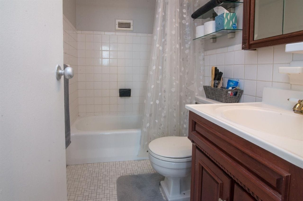 8900 E Jefferson Ave APT 729 Detroit MI 48214 | Cashflowpositive.com 8900 E Jefferson Ave APT 729 Detroit MI 48214 | Cashflowpositive.com