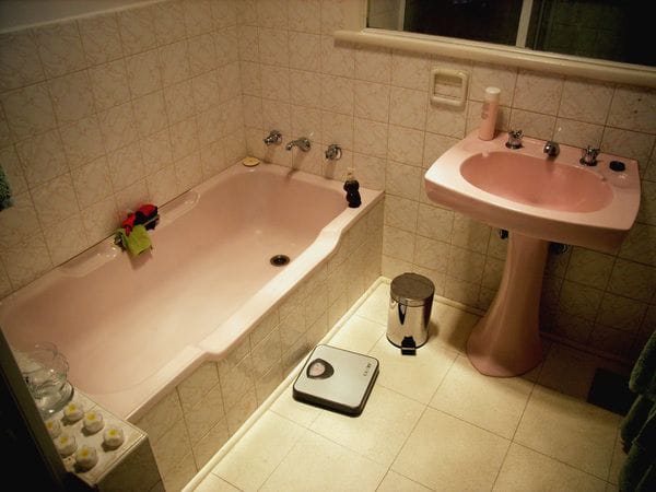 The owners of this bathroom hated the strong pink colour. Instead of replacing all the fittings, Bathroom Werx offered to resurface for a whole new look.