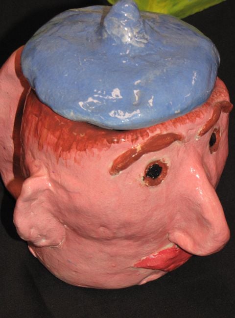 Teapot (earthenware).