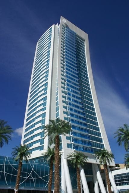 Hilton Towers Gold Coast - 100 scale